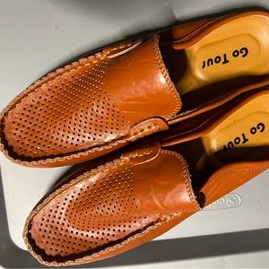 Men’s GoTour slip on shoes.